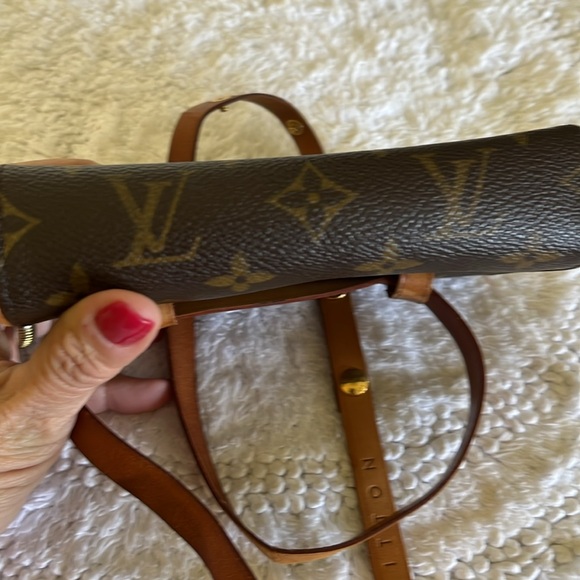 Louis Vuitton petit pouchet Florentine belt bag. Pre loved, authentic, w/COA. - Picture 11 of 15
